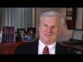 videos de Benefactor Answers Girl's Call for Help