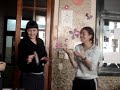 mm dia aburrido habia faltado una prof i a bara no se le ocurrio nada mas divertido qe ponerc a romperle las bolas a aldana (qe estaba tan tranqila leyendo) CON UN FORRO jajajaja i yo mui al pedo con la cam NO PODIA NO FILMARLO jaja