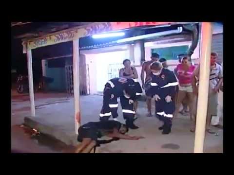 morto - Homem é terminado de ser Morto , em quanto um reporter fazia uma gravação Ao Vivo !!!