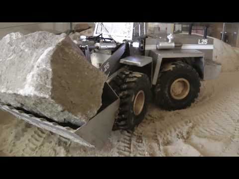 TobiasBraeker - http://tobias-braeker.de Der Felsbrocken wiegt 4565 g The rock weights 4565g.