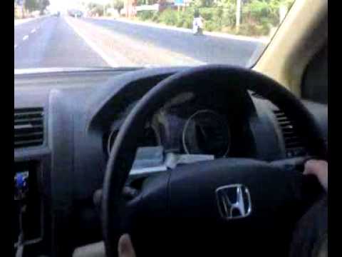 menyusui - Menyupir sambil menyusui anak dengan kecepatan 100 km/jam di jalan PANTURA INDRAMAYU.