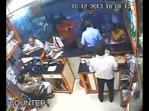 KANHANGAD - Look for the man in Red Shirt. Plz help identify this person.