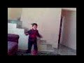 Pedrinho Jogando bola na sala