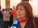 Caravana de mujeres hacia un pueblo con más de 80 solteros