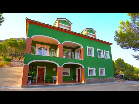 899000€/Недвижимость в Испании/Красивый дом в Финестрате с видом на море, горы, с большим участком