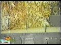 isolaliri-sora 4-0 (isola liri,stadio nazareth,25-11-90). nel filmato si vede il portiere dell'isolaliri colpito da un oggetto lanciato dalla tribuna dei tifosi sorani. la tifoseria sorana si � anche resa protagonista di un lancio di oggetti verso l'intera terna arbitrale (prendendo a pretesto un fantomatico fuorigioco nel secondo goal dell'isolaliri, rivelatosi poi regolarissimo).
la gara, dopo che i tifosi ospiti colpirono con oggetti entrambi i guardalinee, il portiere dell'isolaliri e l'arbitro, fu sospesa dopo un'interminabile primo tempo (durato, comprese pause, circa un'ora) sul risultato di 4 reti a zero per l'isolaliri. in seguito alle intemperanze del pubblico sorano, lo stadio del sora sub� una squalifica di un anno.
in quello storico derby del campionato interregionale girone i stagione 1990-1991, i marcatori del poker isolano furono nell'ordine piochi, capasso, piochi, capasso. (more)