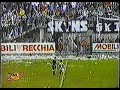 isolaliri-sora 4-0 (isola liri,stadio nazareth,25-11-90). nel filmato si vede il portiere dell'isolaliri colpito da un oggetto lanciato dalla tribuna dei tifosi sorani. la tifoseria sorana si � anche resa protagonista di un lancio di oggetti verso l'intera terna arbitrale (prendendo a pretesto un fantomatico fuorigioco nel secondo goal dell'isolaliri, rivelatosi poi regolarissimo).
la gara, dopo che i tifosi ospiti colpirono con oggetti entrambi i guardalinee, il portiere dell'isolaliri e l'arbitro, fu sospesa dopo un'interminabile primo tempo (durato, comprese pause, circa un'ora) sul risultato di 4 reti a zero per l'isolaliri. in seguito alle intemperanze del pubblico sorano, lo stadio del sora sub� una squalifica di un anno.
in quello storico derby del campionato interregionale girone i stagione 1990-1991, i marcatori del poker isolano furono nell'ordine piochi, capasso, piochi, capasso. (more)