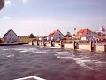 Die Fähre verlässt den Hafen Neuendorf auf Hiddensee