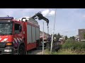 Brandweer Hoorn takelt auto IN het water...