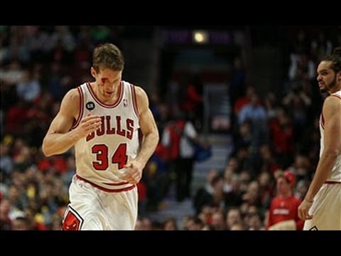 Video: Mike Dunleavy Jr Leaves it All on the Court