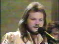 Travis Tritt& - The Whiskey Ain't Workin' (live)
