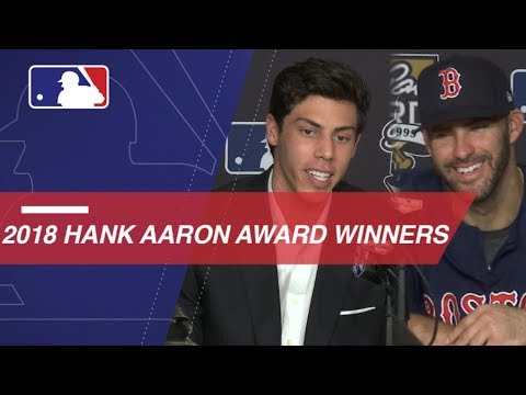 Video: 2018 Hank Aaron Award given to Yelich and Martinez