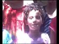2im Les yeux des enfants ont une douceur infinie, Et leur petites mains, joyeuses et bénies, Il est si beau l'enfant avec son doux sourire, Ses deux grands yeux ouverts qui ne savent pas mentir