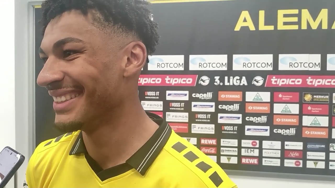  Joel da Silva Kiala – Verteidiger Alemannia Aachen – nach dem Platzregen schlechte Platzverhältnisse 