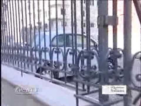 petruzzelli - leggi l'articolo su http://bari.ilquotidianoitaliano.it/attualita/2013/08/news/parcheggio-del-petruzzelli-ci-posteggia-chi-dicono-loro-e-se-fai-domande-botte...