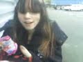 Quand ally arrive pas a finir le paquet, elle recrache TOUT XD