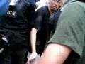 聖火示威4: 警方搶走示威橫額