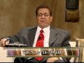 القس اميل بطرس يصلي