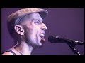 a la luna se le ve el ombligo  fito  concierto bilbao