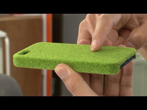Diginfonews - Shibaful, designed by Ag Ltd., is an iPhone case that reproduces the look and texture of lawn. The grass is based on Yoyogi Park in Tokyo, with two other int...