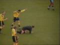 video divertenti - Calcio - L'arbitro prova ad imitare Ronaldinho.mpg