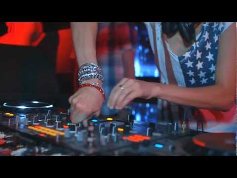 Behind the Scenes with Miami-based DJ/Violinist Mz Poppinz