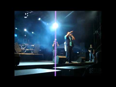 J King & Maximan - Rastrillero 2 / Porque Tu @ Las Justas (2011)