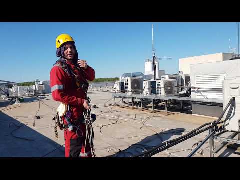 Мойка фасада и остекления альпинистами Мойка фасада и остекления альпинистами