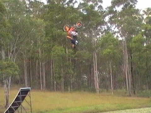 BMX BIKES TRICKS STUNTS CRASHES