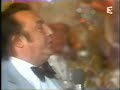 tll et r.devos pr�sentent leurs voeux aux c�t�s de m. drucker et j. poiret - champs elys�es - 1983.