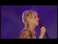 claudia jung & nik p. - sommerwein 2007 
( deutsche fassung des hits summer wine von nancy sinatra & lee hazlewood aus dem jahr 1966, in 2007 neu gefasst von ville valo und natalia avelon )

songtext:
cj: 
man trinkt ihn langsam und am besten eisgek�hlt, 
mein sommerwein ist wie die liebe s�� und wild. 

nik: 
ich ging so durch die nacht und sah den sternen zu 
und sp�rte, dass ich heut noch was verr�cktes tu. 
sie stand so da und fragte: ?bist du auch allein? 
komm mit und trink ein glas sommerwein...