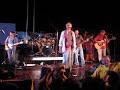 Koncert u Sukosan 22.07.06Knjigu pise vitez roda moga U dalekoj zemlji okovan Pa je salje svojoj vjernoj ljubi Pod zidine grada bijeloga.    Ej, ljube moja, moga oka vilo Idu dani ode godina Da uza me nije tvoje tilo I da su me braca izdala. Sude mi, zato sto svoje volim Volim najvise, sto sam branio Moje najdraze. Sude mi , dusmani moja ljube Ali ne znaju da je istina, Voda duboka.  Ej, djeco mila, vite grane moje Upamtite sto vam govorim Ej k'o ne ljubi i ne cuva svoje Bozjeg lica nece vidjeti.     Sude mi, zato sto svoje volim Volim najvise, sto sam branio Moje najdraze. Sude mi, dusmani moja ljube Ali ne znaju da je istina, Voda duboka.