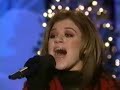Kelly Clarkson singing "The Trouble With Love Is"
