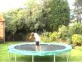 videos de surfer dude on trampoline, version 2