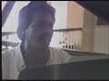 excelente cancion de este cantautor pto rique�o pedro arroyo .espero la disfruten,

pedro arroyo  
naci� el 7 de noviembre de 1957 en mayaguez, puerto rico. ya a la temprana edad de seis a�os comenz� a manifestar su afici�n por el canto, repitiendo las canciones que escuchaba en la radio. a los ocho a�os comenz� a tomar clases de guitarra en el colegio sagrado coraz�n de guaynabo, donde cursaba sus estudios de educaci�n primaria. a los tres meses de haber iniciado dichos estudios pedro ya estaba acompa��ndose con dicho instrumento en la interpretaci�n de sus canciones.

form� parte de la tuna estudiantil del colegio, que estaba dirigida por la sra. ana mar�a del valle, actuando como solista o formando parte del coro de la misma.

luego en 1972 actu�, cantando y tocando la guitarra, ante 25,000 personas en el estadio hiram bithorn de puerto rico.

en 1975 empez� sus incursiones dentro del g�nero
musical de la salsa y del jazz latino. en dichas actividades organiz� y dirigi� a dos conjuntos llamados 