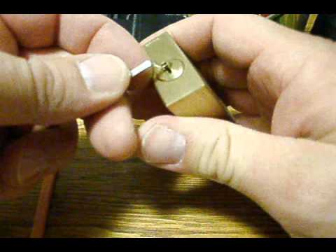 how to lock trailer hitch