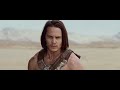Iscriviti al canale e seguici anche su www.facebook.com John Carter è la storia del veterano di guerra John Carter, che viene inspiegabilmente trasportato su Marte, dove si ritrova coinvolto in un conflitto di proporzioni epiche tra gli abitanti del pianeta. John Carter è il nuovo film del regista premio Oscar® Andrew Stanton, un'avventura di pura azione ambientata su Barsoom, un esotico e misterioso pianeta che noi conosciamo con il nome di Marte. Basato sul romanzo classico di Edgar Rice Burroughs, John Carter è la storia che ha ispirato la maggior parte dei film Hollywoodiani sulla fantascienza. In un mondo sull'orlo del collasso, Carter scopre che la sopravvivenza di Barsoom e della sua gente è nelle sue mani. John Carter vi aspetta al cinema dal 7 Marzo 2012.