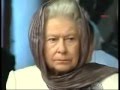 The Queen Elizabeth II listened to a recitation of the Quran in the Green Mosque , Istanbul, Turkey