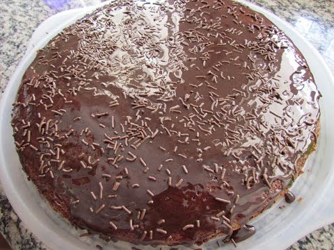 BOLO DE CHOCOLATE MUITO MACIO