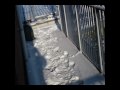 hopend op een witte kerst.flv
