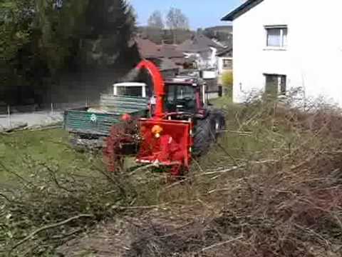faapritó - http://BestMachinery.hu - Eschlböck Biber 3 - faaprító technológia Ha többet szeretne megtudni a videóban szereplő eszközről, akkor látogasson el a magyarors...