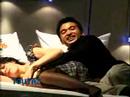 zazon tente de choissir un matelas au salon du meuble a paris, dans l�mission toutaz de france 4.