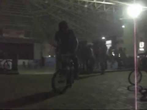 BMX BIKES TRICKS STUNTS CRASHES