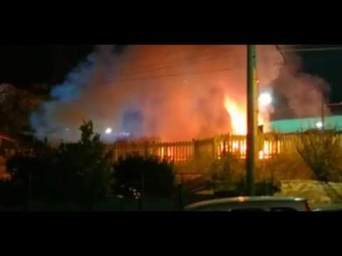 FIAMME,FUMO E PAURA IERI SERA NEL CENTRO DI ALASSIO PER IL ROGO DI DUE AUTO