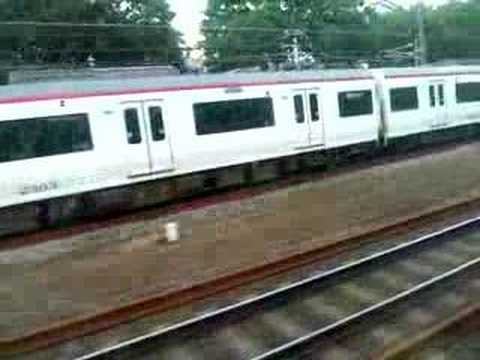 名鉄電車　抜きつ抜かれつ
