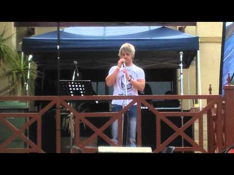Theuns Nel doing tribute to Bles Bridges (BYSTAAN)