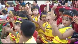 Đồng chí Nguyễn Đình Trung, UV BTV Thành ủy, Phó Chủ tịch UBND thành phố tặng quà 1-6