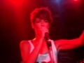 Vega cantando 