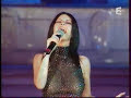 http://www.eltirano.net. la guapa cantante italiana muestra sus grandes pechos