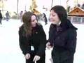 les filles qui dansent à la patinoire